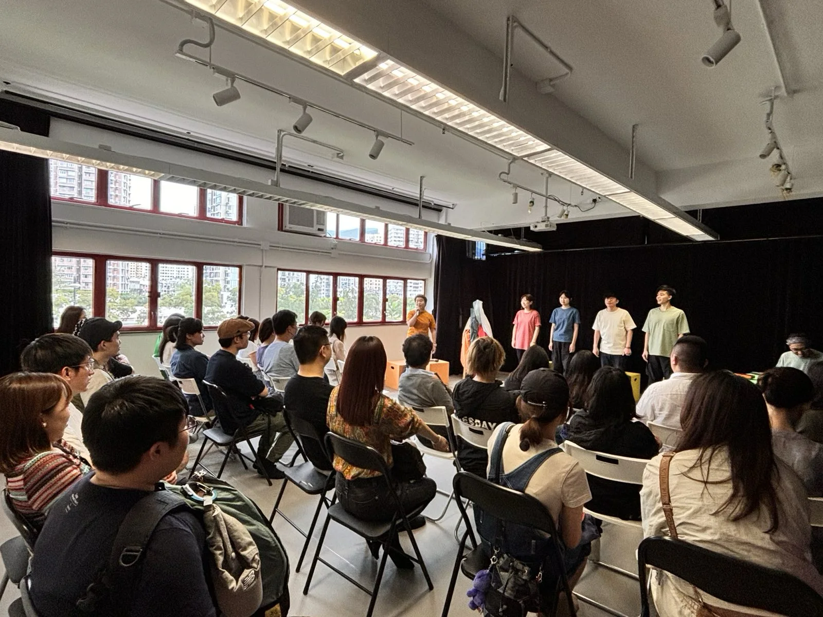 《二三拾》一人一故事劇場演出現場